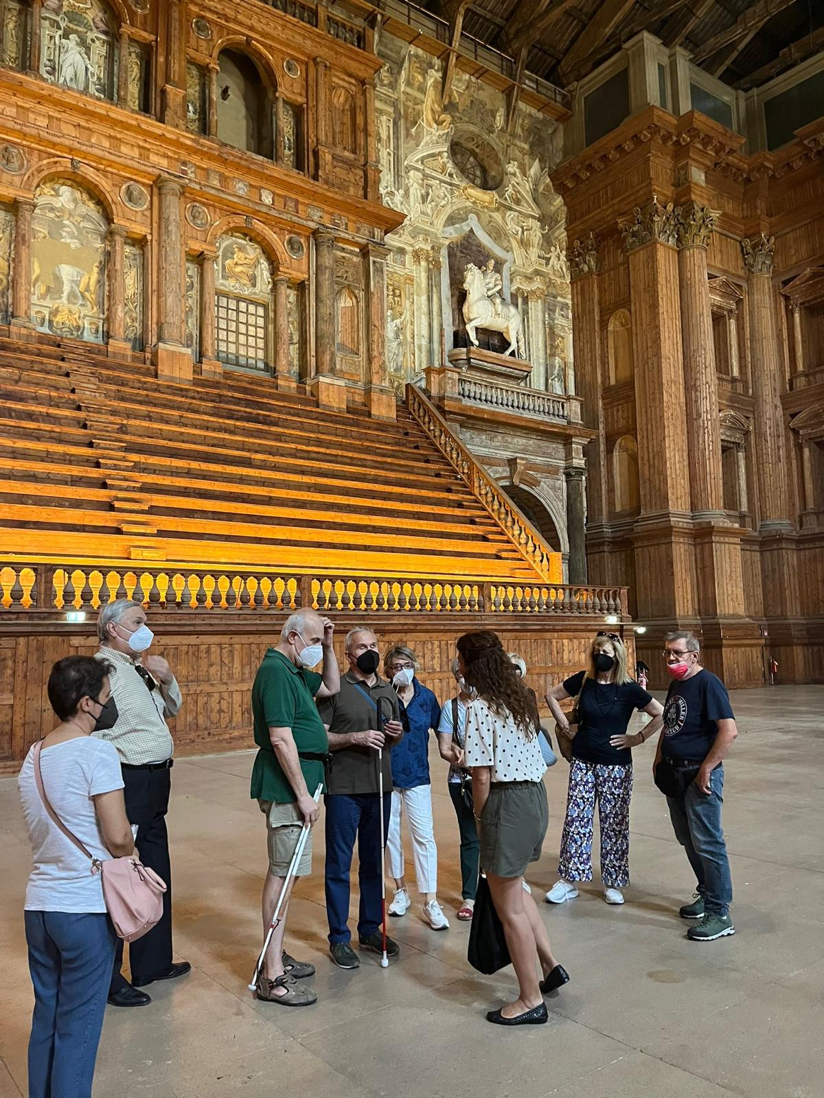 Il gruppo
      durante la visita al Teatro Farnese
